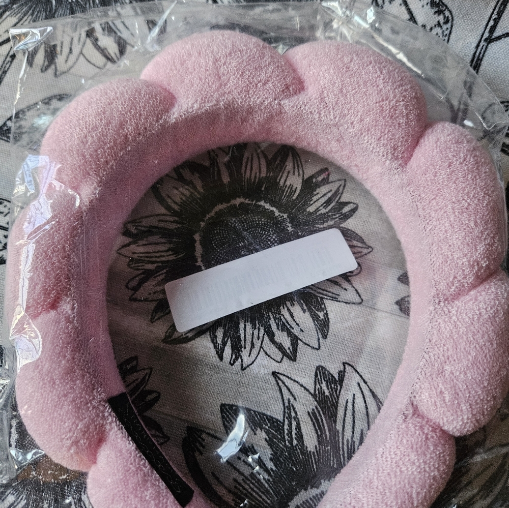 Pink puffy spa headband - Picture 3 of 6
